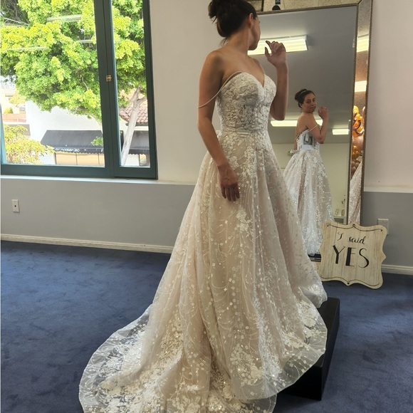 Allure bridal 9559 wedding dress - Picture 3 of 3